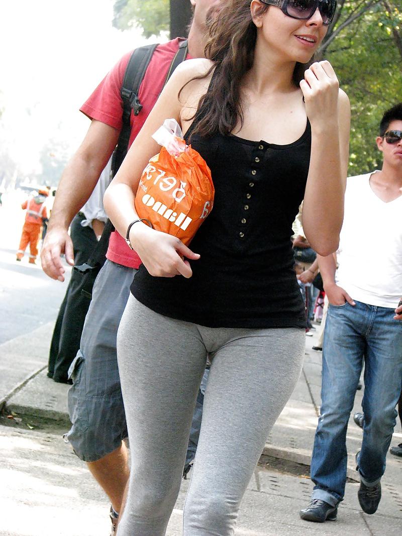 15P Chicas buenotas en la calle-hot girls on the street