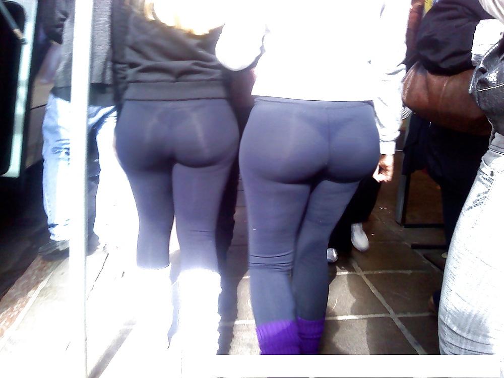 15P Chicas buenotas en la calle-hot girls on the street