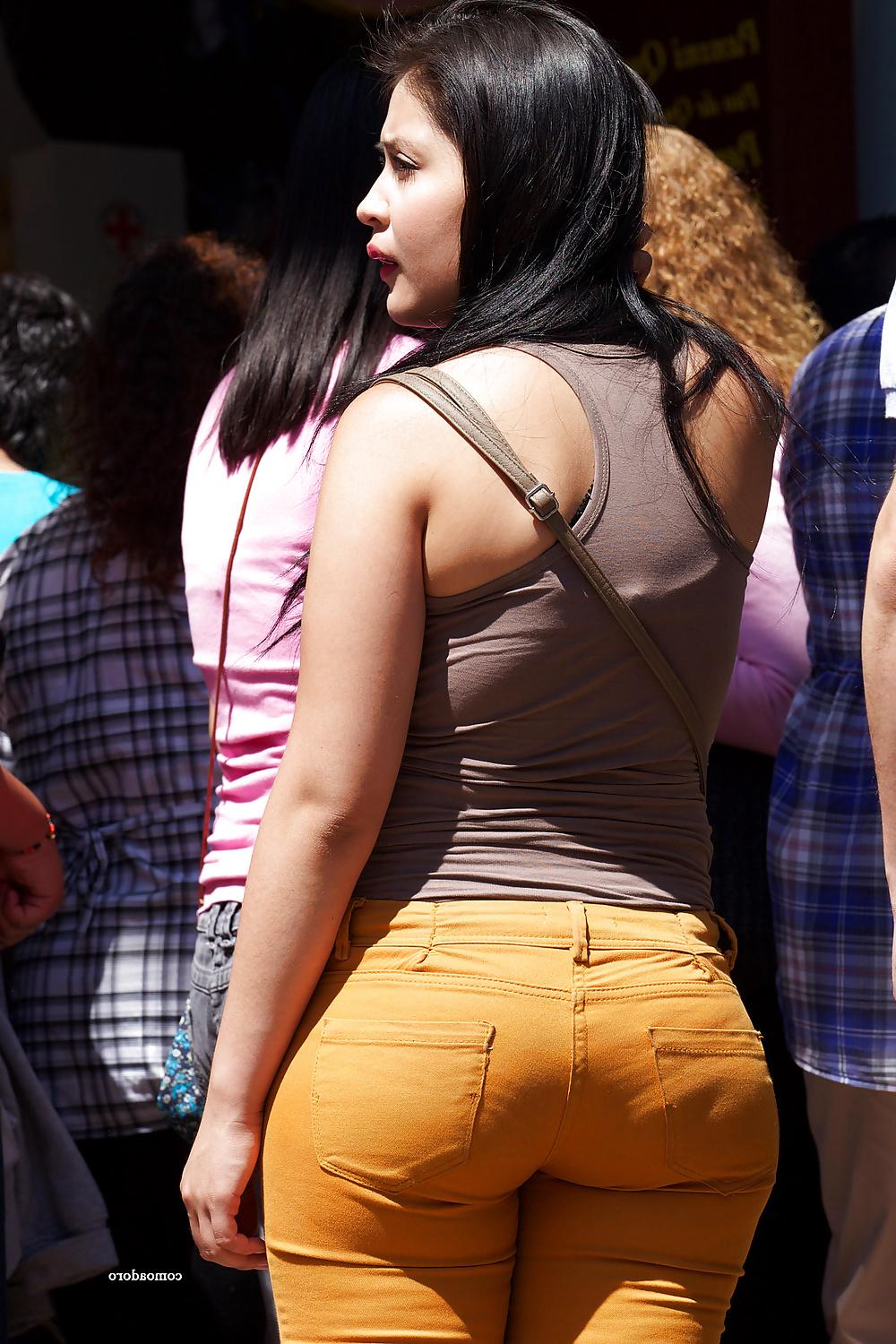 15P Chicas buenotas en la calle-hot girls on the street