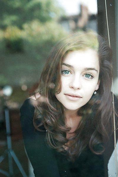 25P Emilia Clarke collection