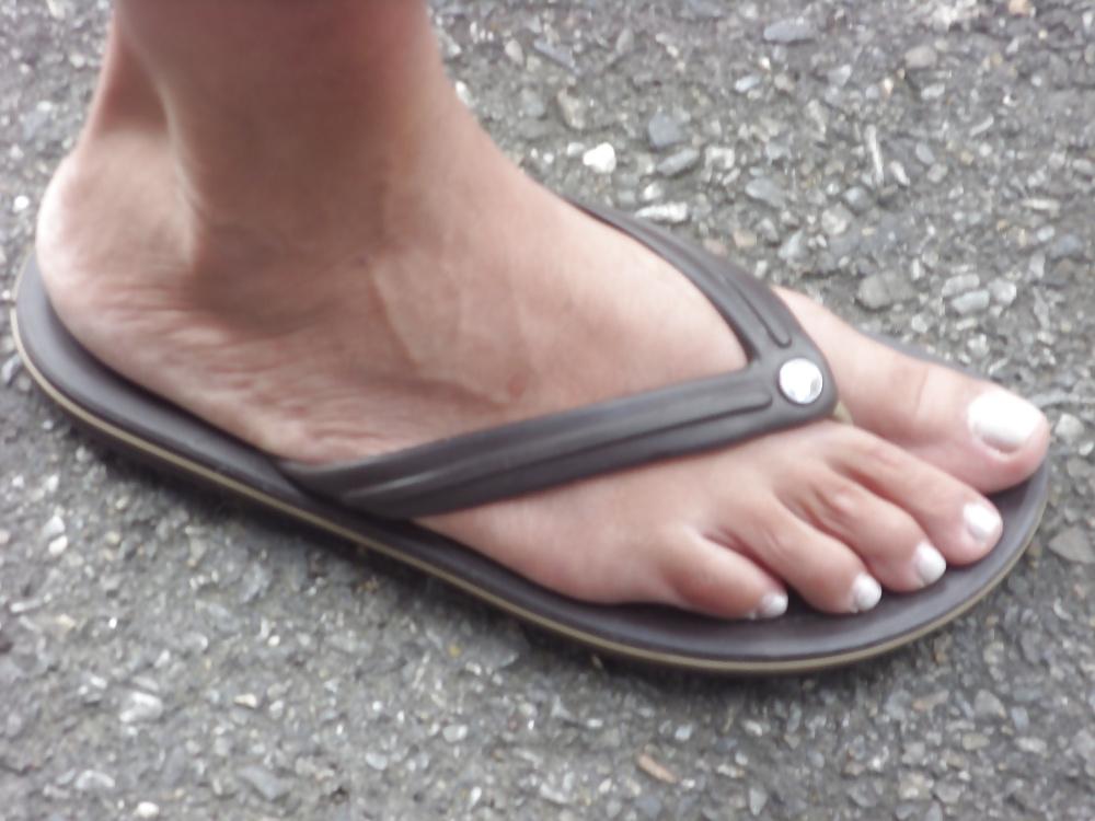 25P Street feet 2