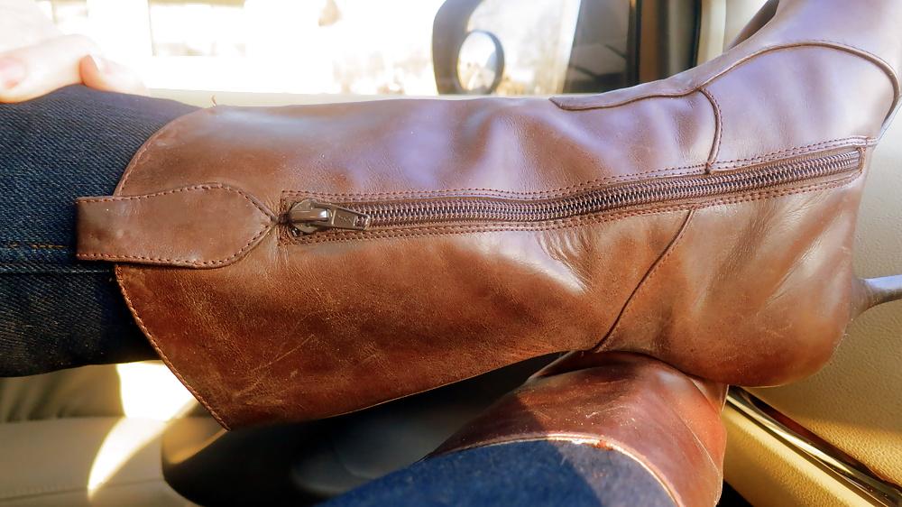 16P Steve madden Boots and my tights