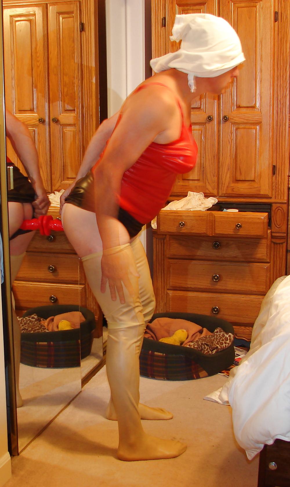 25P Crossdresser gets discovered by admirer