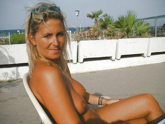 9P Sexy German nudist