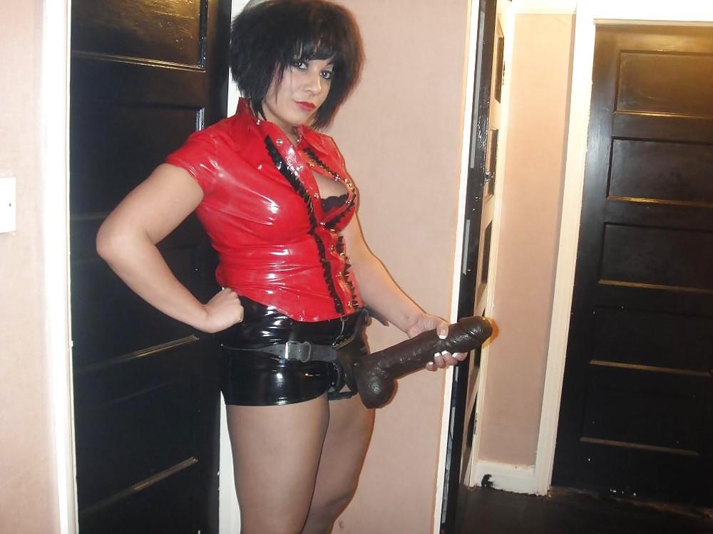 25P Strapon Divas