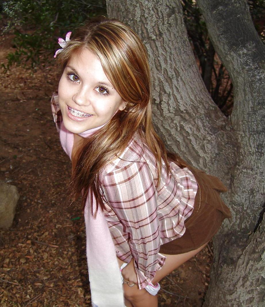 25P Horny Topanga - Stripping in the woods