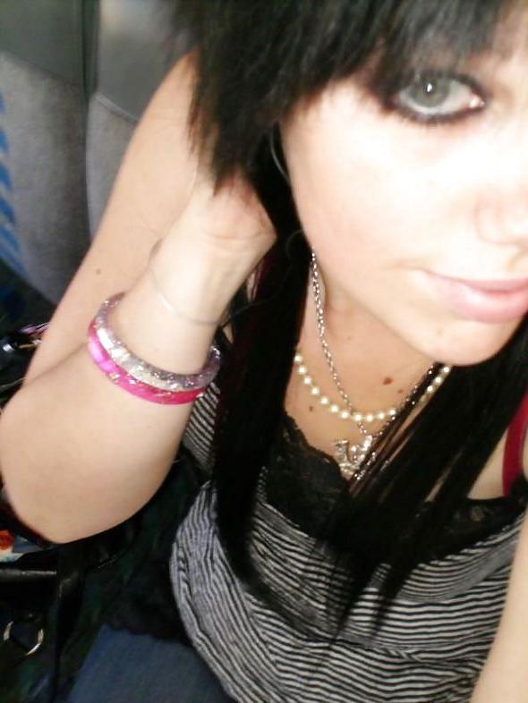 25P Emo girls