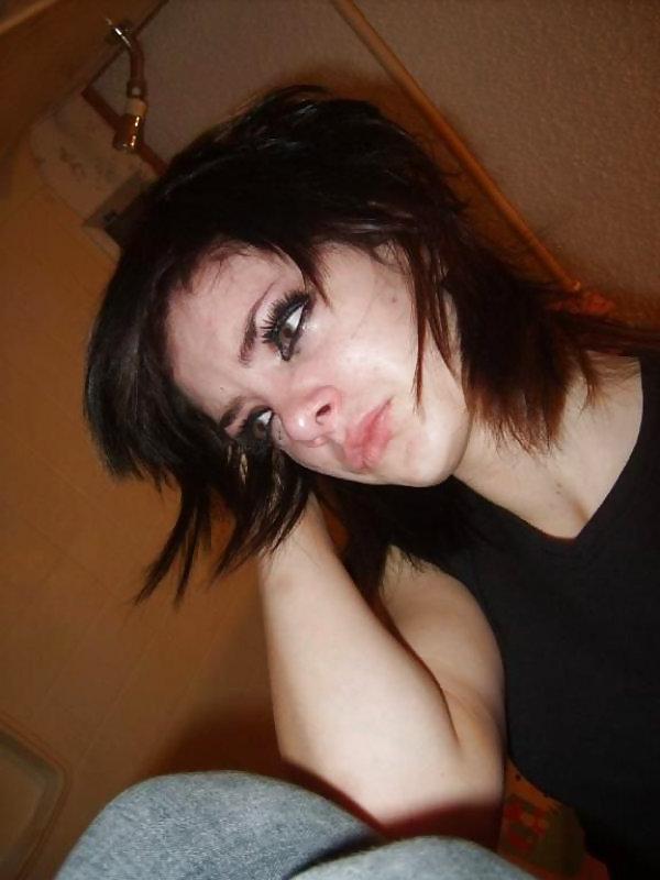 25P Emo girls