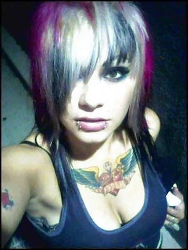 25P Emo girls