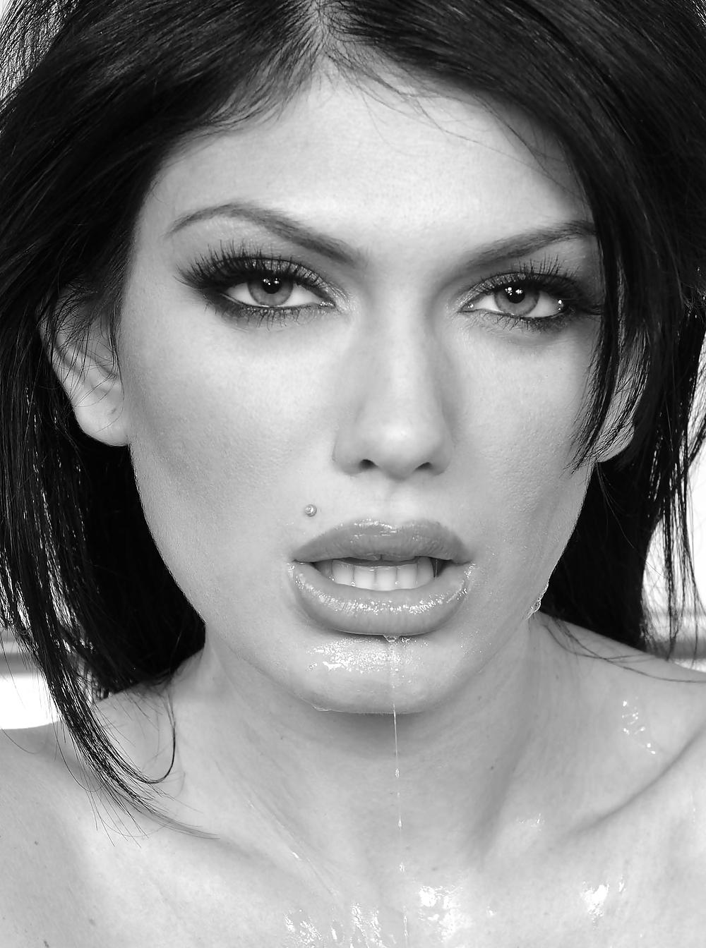 25P Black & White erotic