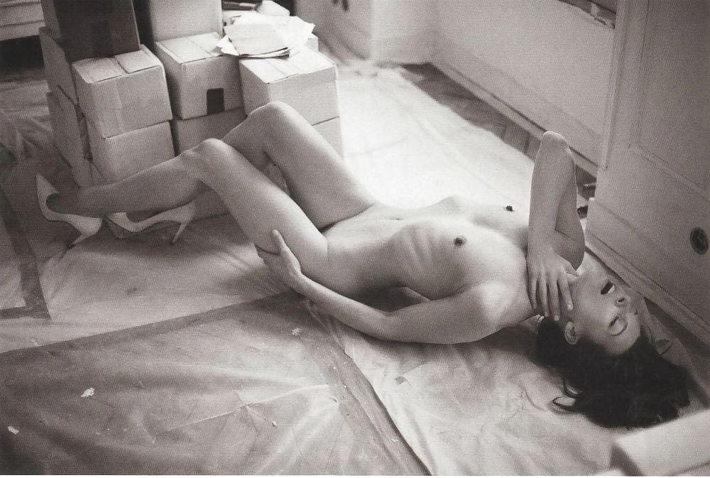 22P Milla jovovich - actress - resident evil -nude