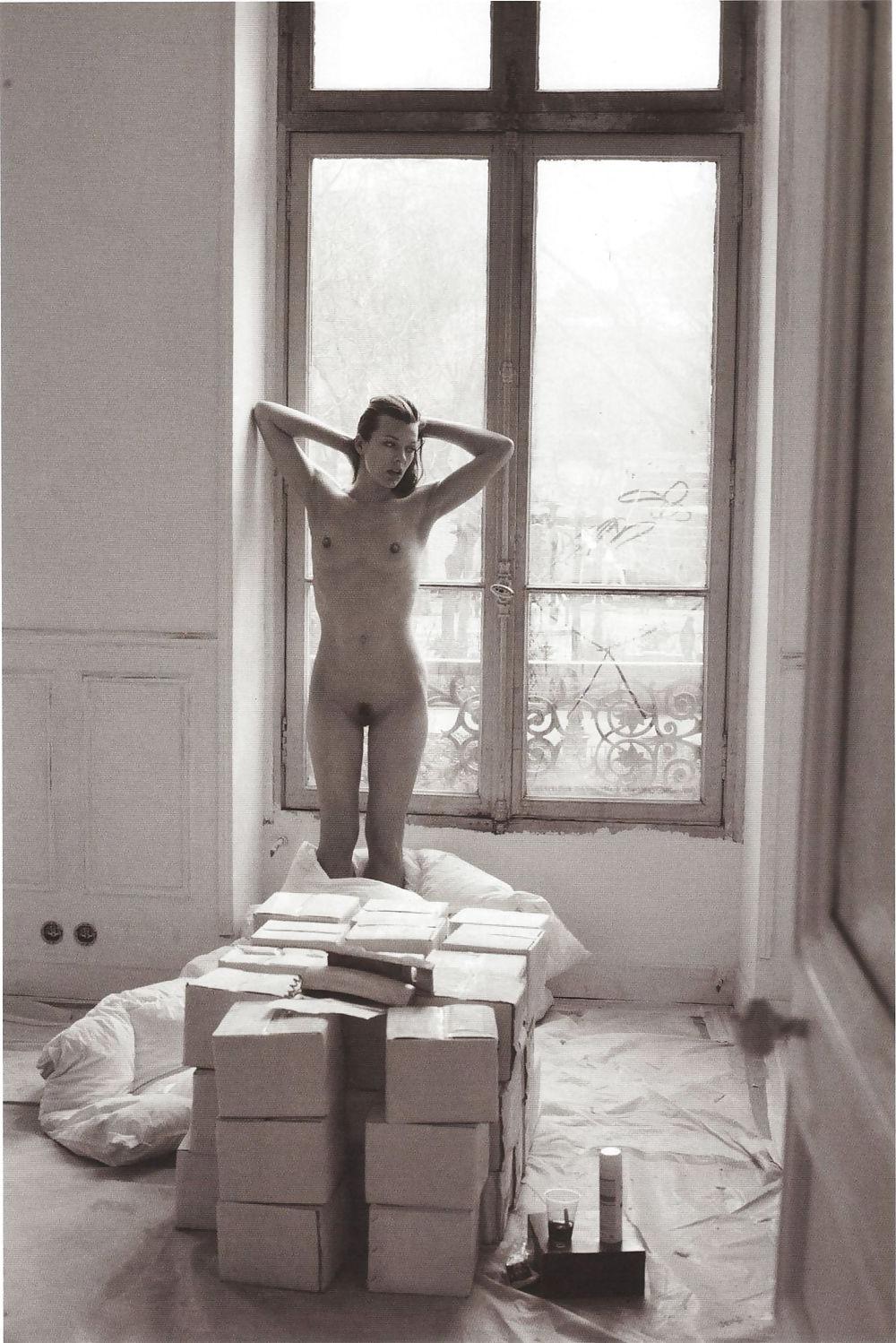 22P Milla jovovich - actress - resident evil -nude