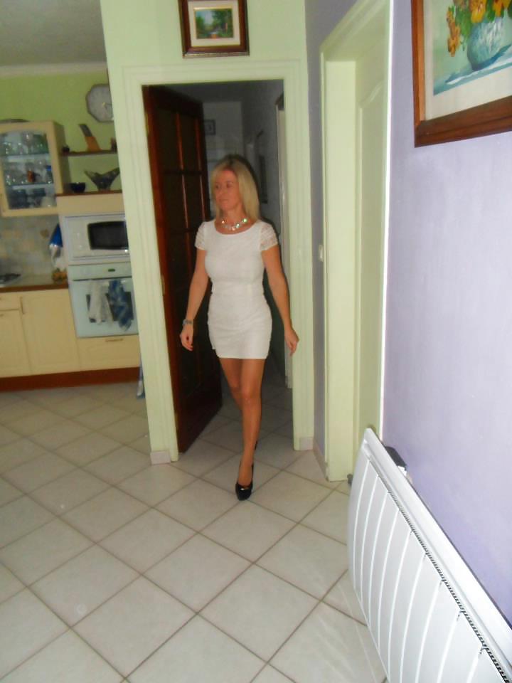 23P Sexy mature mom from facebook with great legs and tits