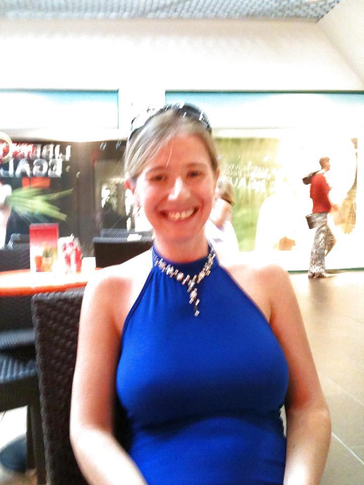 23P Sexy mature mom from facebook with great legs and tits