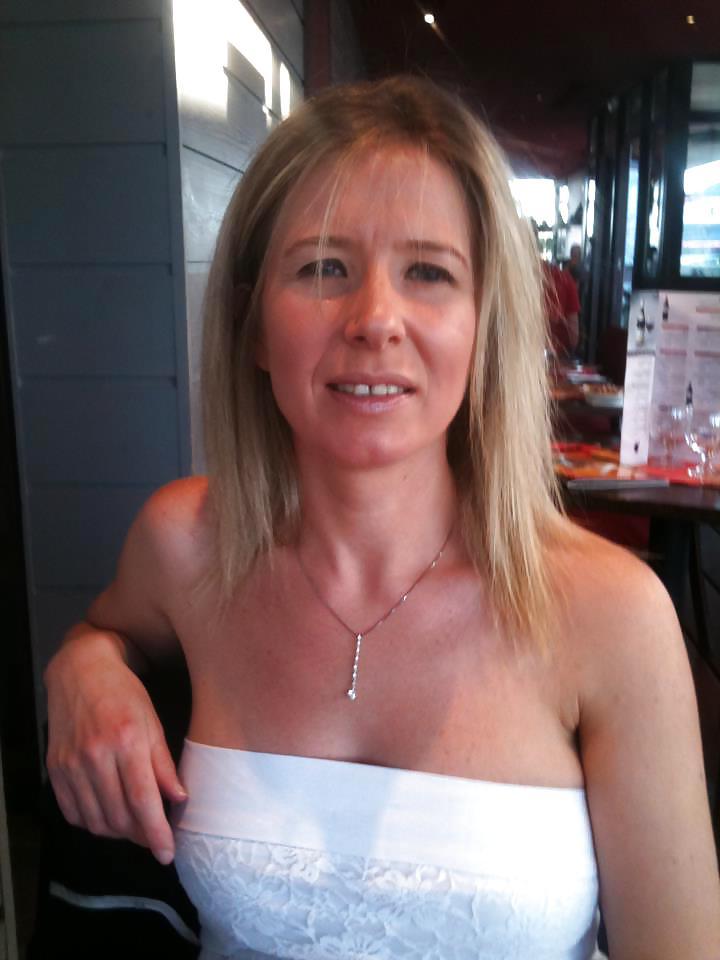 23P Sexy mature mom from facebook with great legs and tits