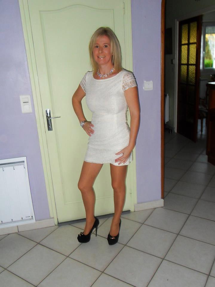 23P Sexy mature mom from facebook with great legs and tits