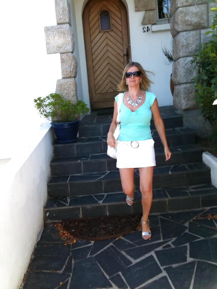 23P Sexy mature mom from facebook with great legs and tits