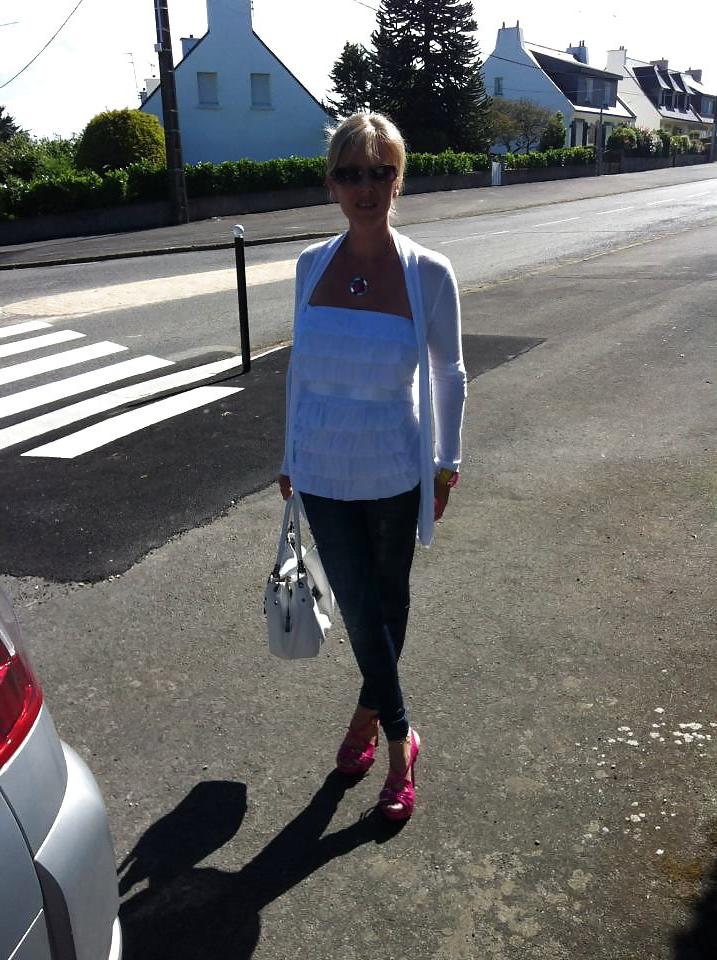 23P Sexy mature mom from facebook with great legs and tits