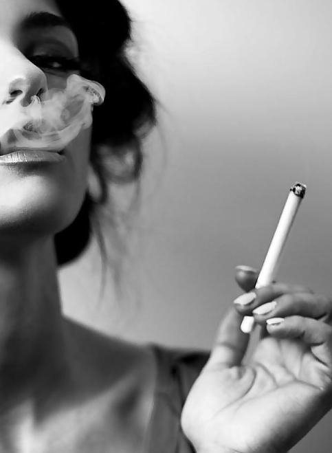 25P Smoking Babes - Drifting Lips