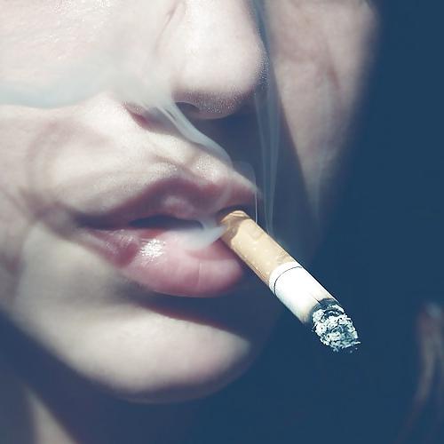 25P Smoking Babes - Drifting Lips