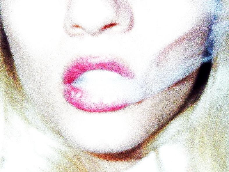 25P Smoking Babes - Drifting Lips