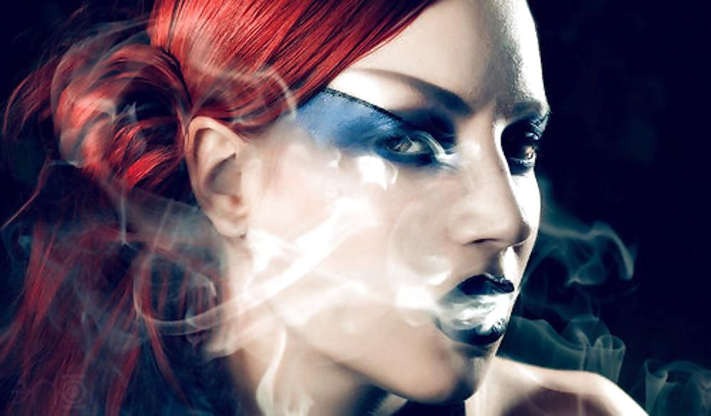 25P Smoking Babes - Drifting Lips