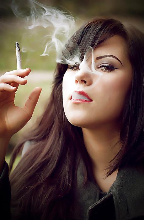 25P Smoking Babes - Drifting Lips