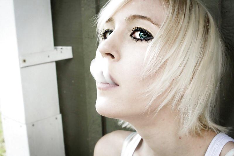 25P Smoking Babes - Drifting Lips