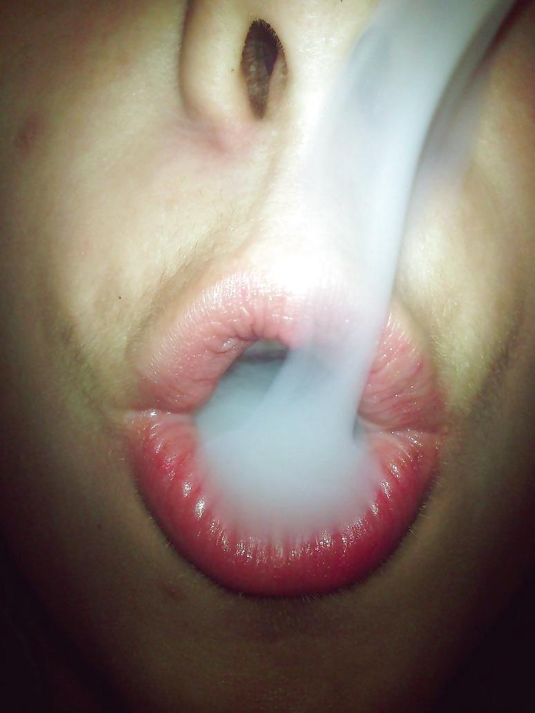 25P Smoking Babes - Drifting Lips
