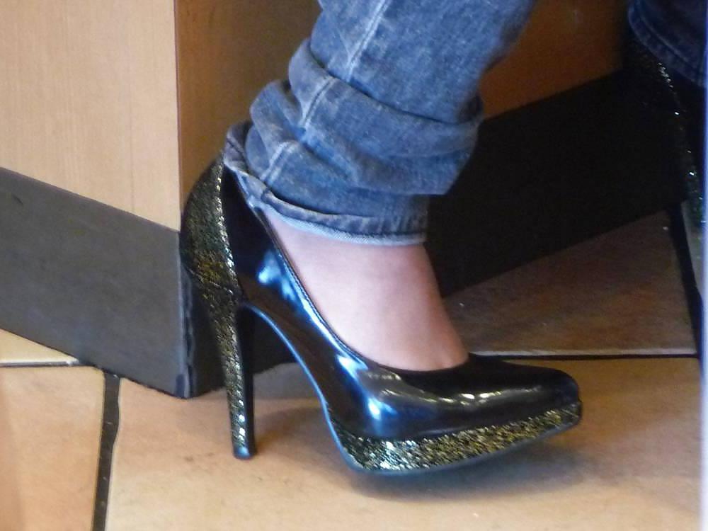 13P Japanese Candids - Feet on the Street 21