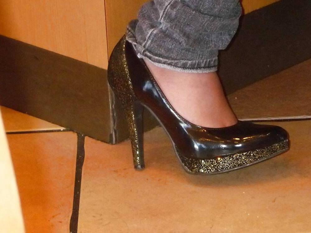 13P Japanese Candids - Feet on the Street 21