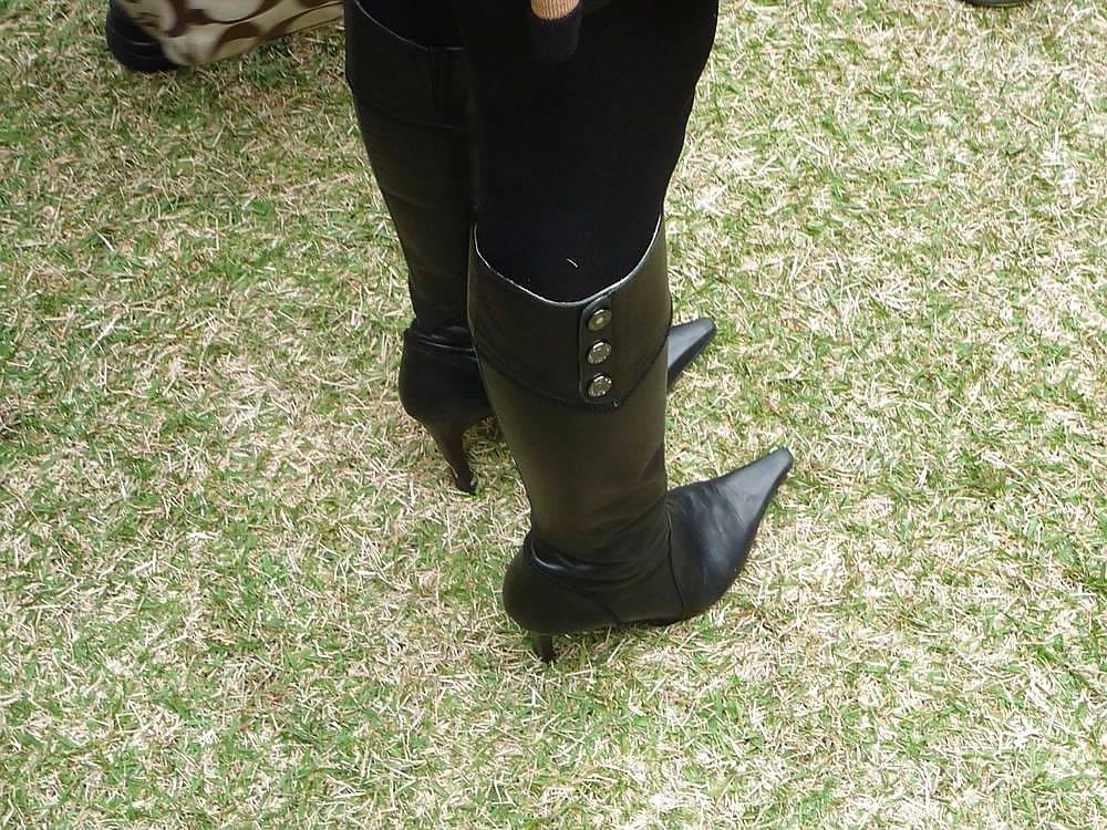 13P Japanese Candids - Feet on the Street 21