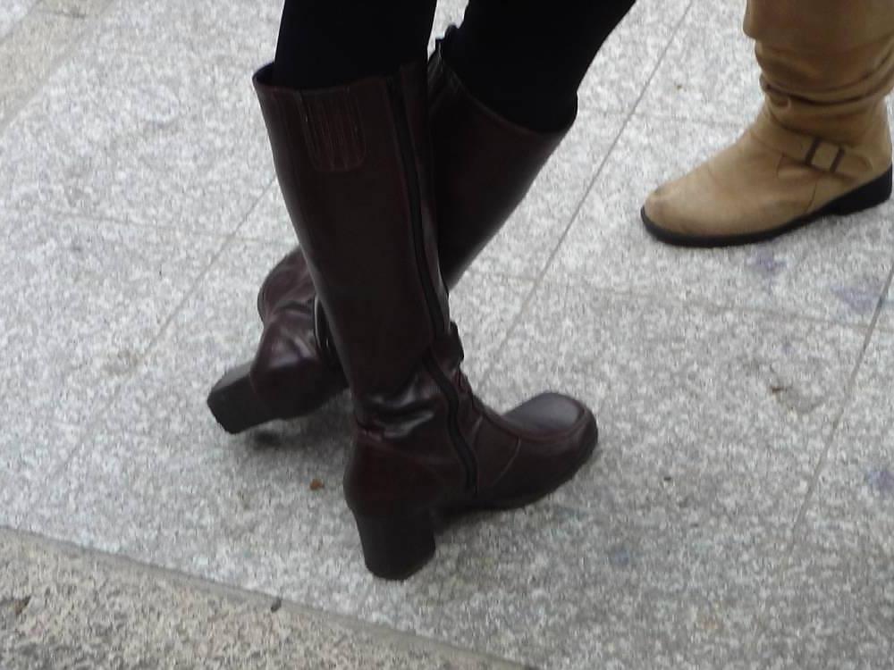 13P Japanese Candids - Feet on the Street 21