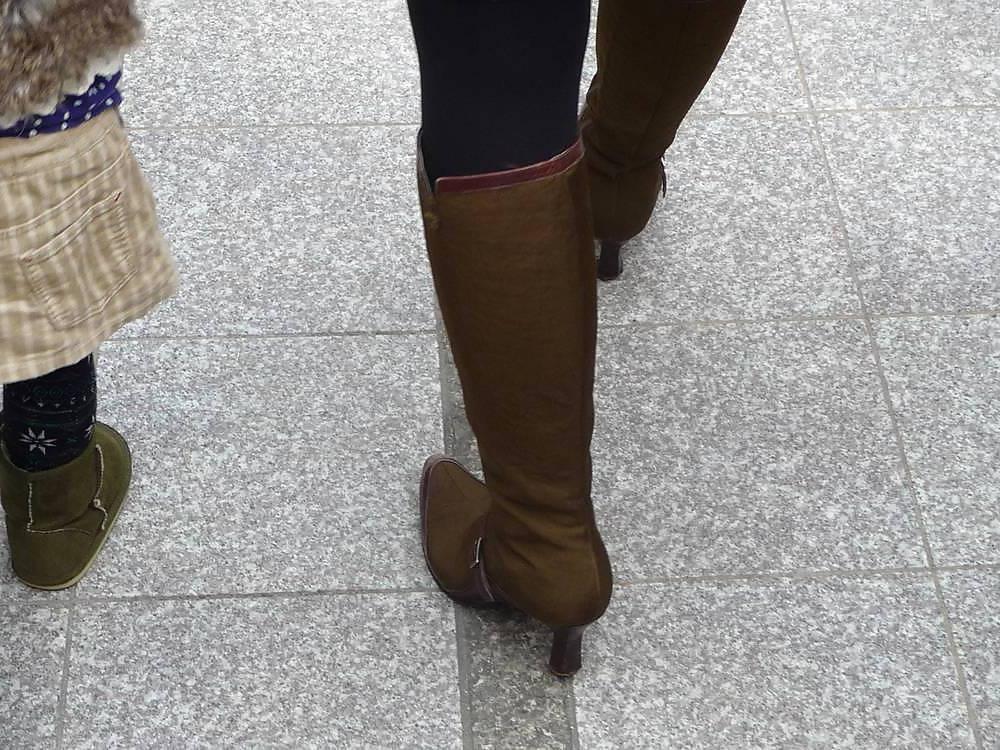 13P Japanese Candids - Feet on the Street 21