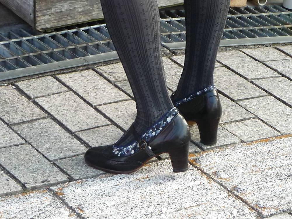 13P Japanese Candids - Feet on the Street 21