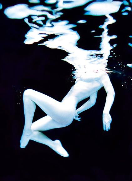 25P Erotic Lust under Water - Session 1