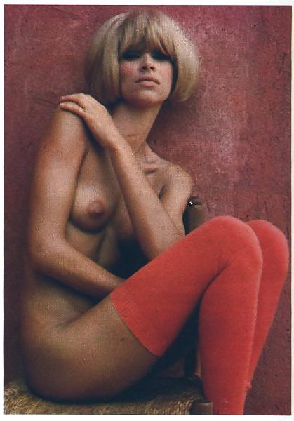 13P Mireille darc nue