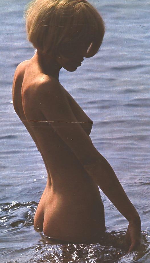 13P Mireille darc nue