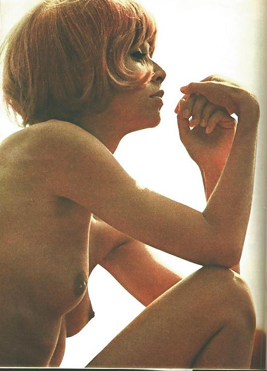 13P Mireille darc nue