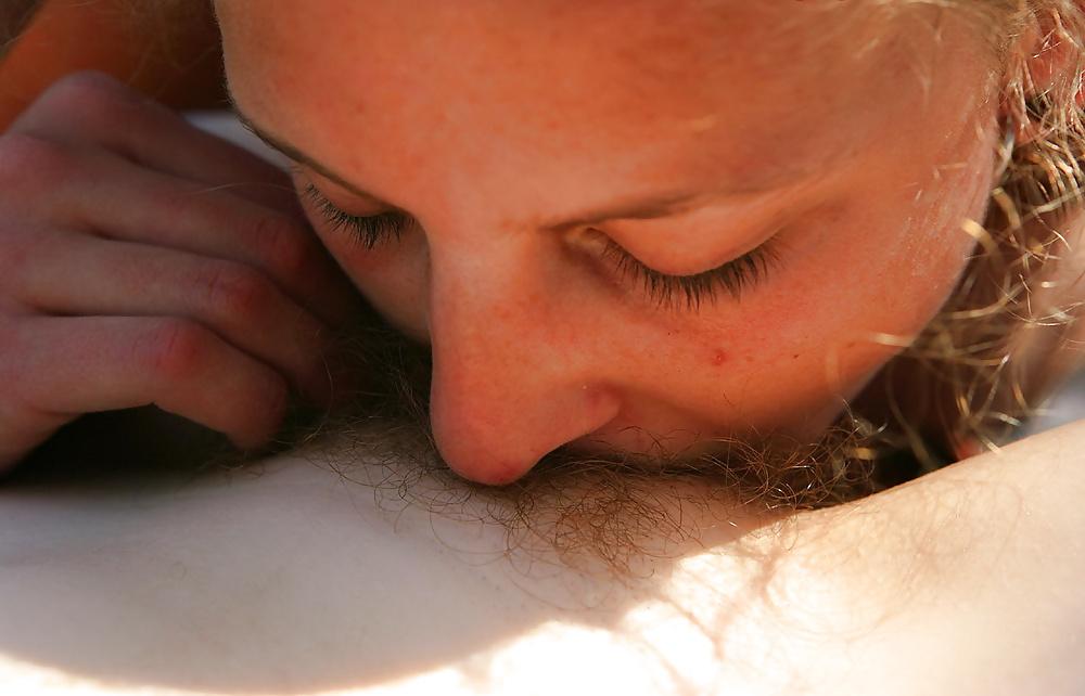 19P EATING HAIRY PUSSY