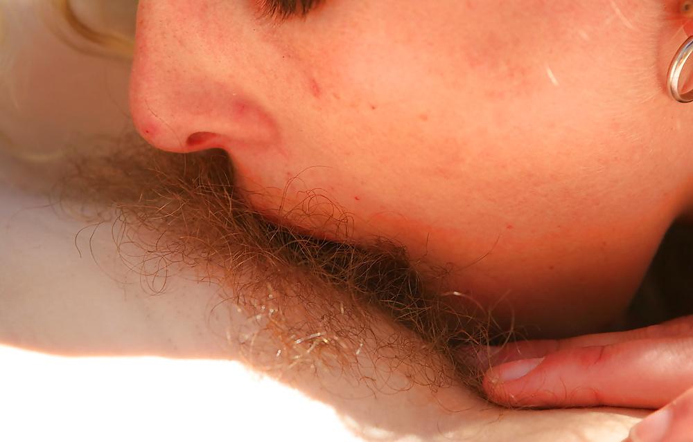 19P EATING HAIRY PUSSY