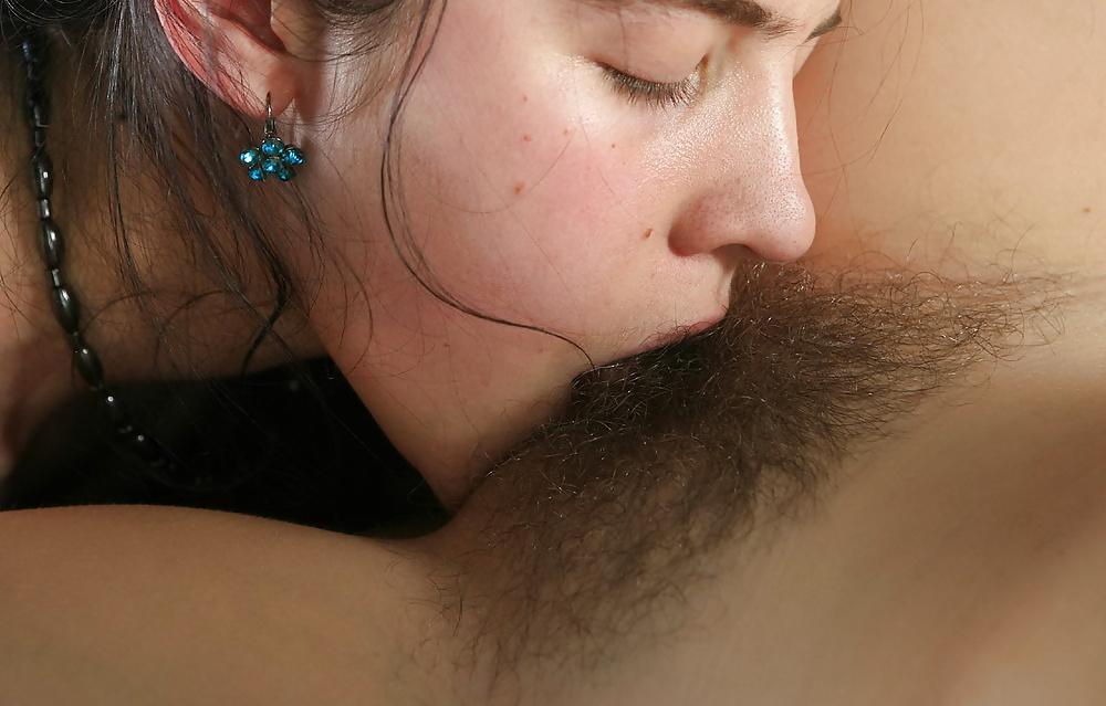19P EATING HAIRY PUSSY