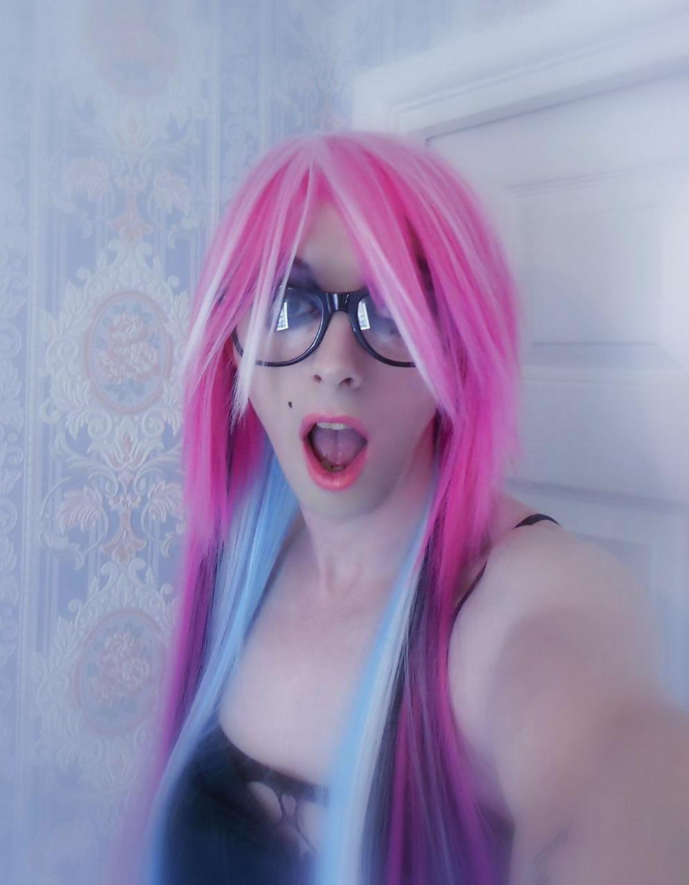 25P Tranny Supersatin Emo Goth Rock Chick Pics 3 ( Face pics )