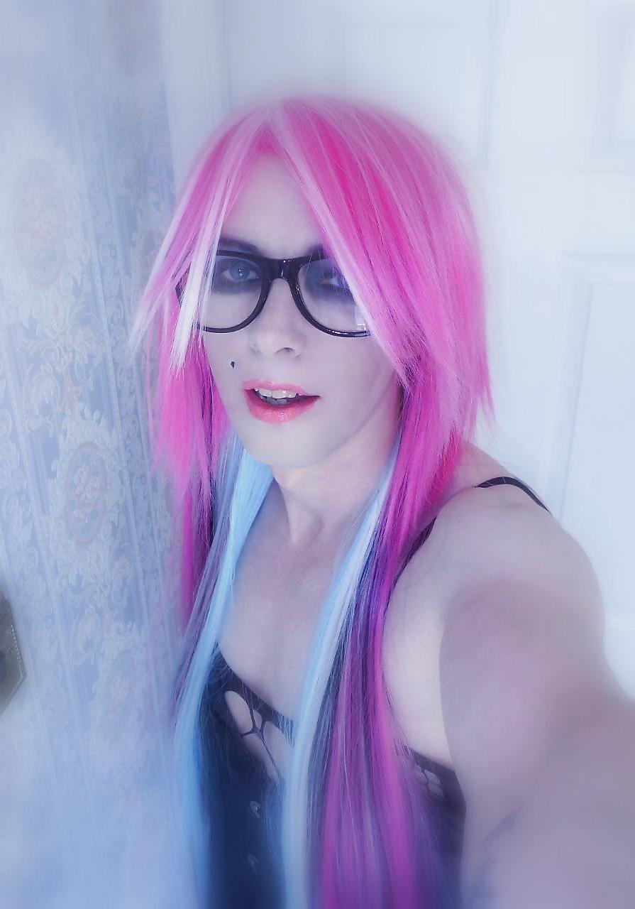 25P Tranny Supersatin Emo Goth Rock Chick Pics 3 ( Face pics )
