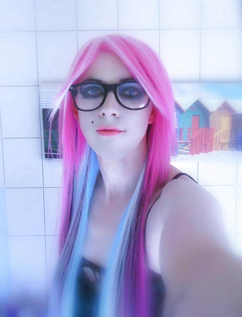 25P Tranny Supersatin Emo Goth Rock Chick Pics 3 ( Face pics )