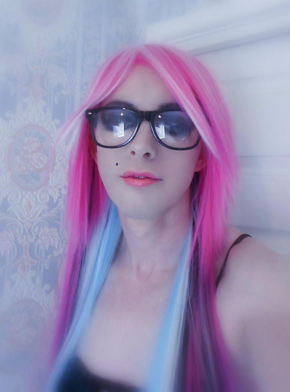 25P Tranny Supersatin Emo Goth Rock Chick Pics 3 ( Face pics )