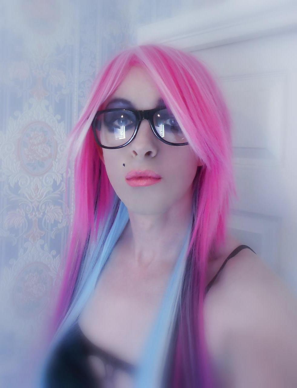 25P Tranny Supersatin Emo Goth Rock Chick Pics 3 ( Face pics )