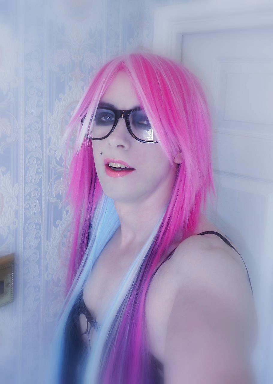 25P Tranny Supersatin Emo Goth Rock Chick Pics 3 ( Face pics )