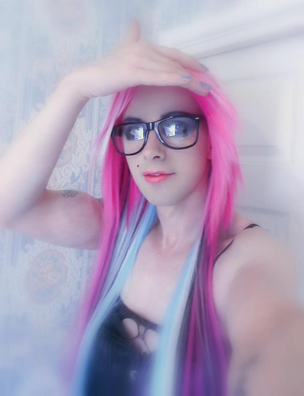 25P Tranny Supersatin Emo Goth Rock Chick Pics 3 ( Face pics )