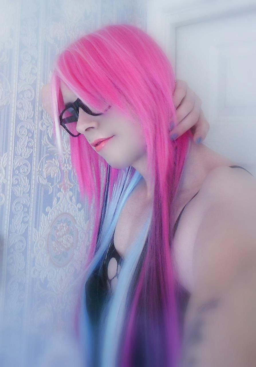 25P Tranny Supersatin Emo Goth Rock Chick Pics 3 ( Face pics )
